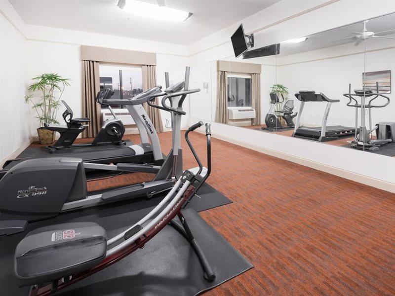 פורט וונטוורת' Baymont By Wyndham Savannah/Garden City מראה חיצוני תמונה